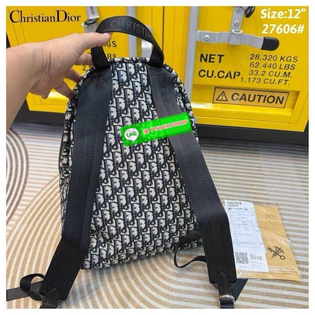 DIOR Rider Backpack Oblique Jacquard กระเป๋าเป้คอลใหม่สวยเด่นเป็นเอกลักษณ์ ด้วยงานผ้าแจ็คการ์ดตามแบบฉบับแบรนด์ที่ทันสมัย Best seller Unisex ของงานเป้จริงๆ ใช้ได้ทั้งหนุ่มๆและสาวๆ