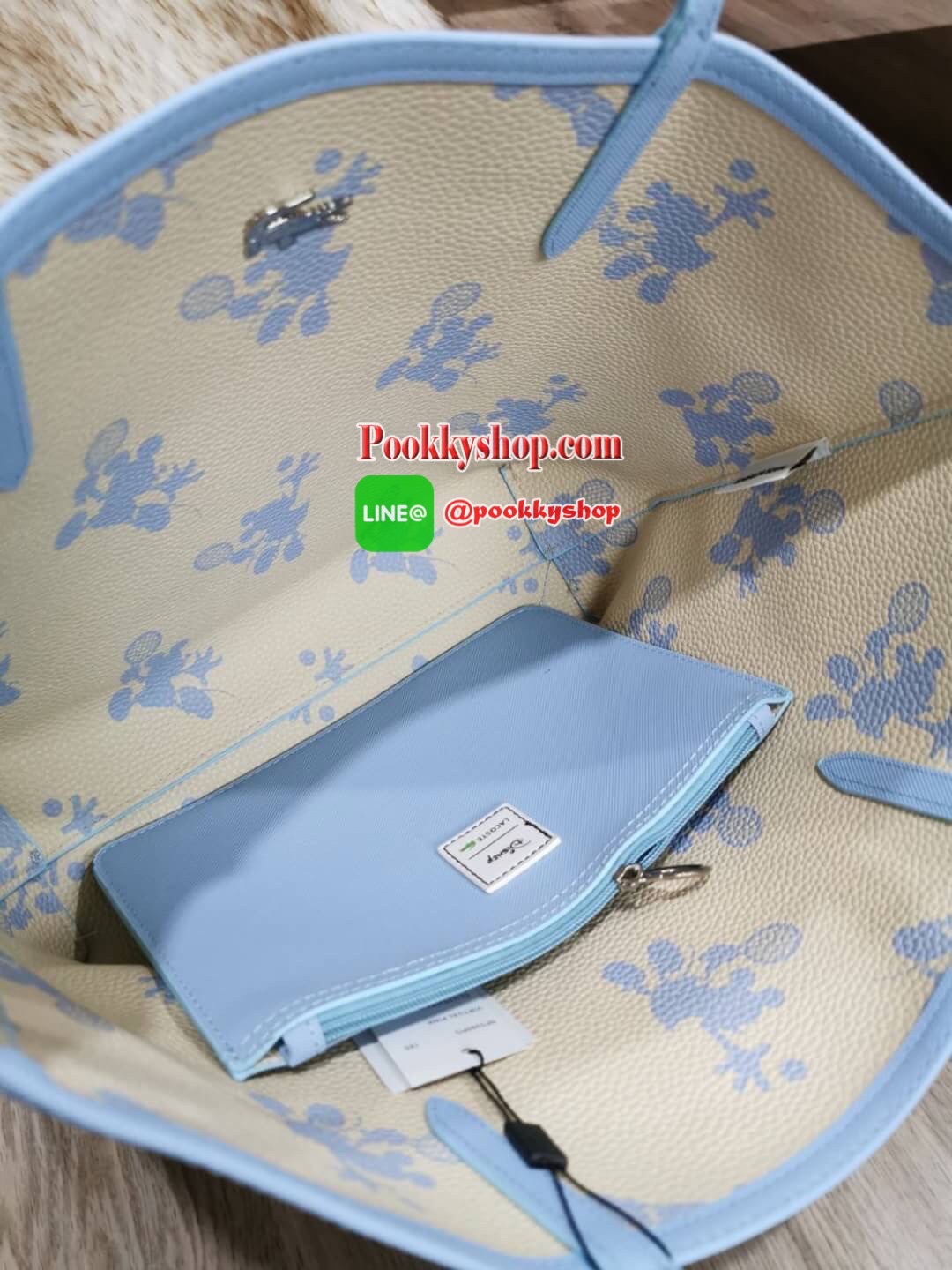 Don't Miss! Best Seller! ซื้อ1ได้ถึง2!! New! & Limited x Disney Holiday Collection Reversible Tote Bag With Clutch คอลเลคชั่นดิสนีย์ทรงTote มาพร้อมใบเล็กเข้าชุดสุดคุ้มสามารถแยกใช้ได้ วัสดุหนัง Saffiano สวยกันน้ำดูแลรักษาง่ายดีไซน์โดดเด่นมีลูก