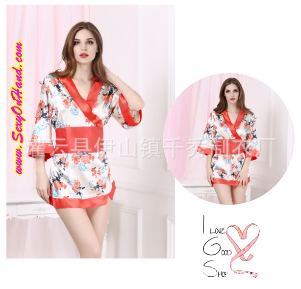 ชุดกิโมโน ยูกาตะ พื้นขาวแต่งลายดอกสีแดง พร้อมสายคาดและโบว์ในตัว+G-string เข้าชุด