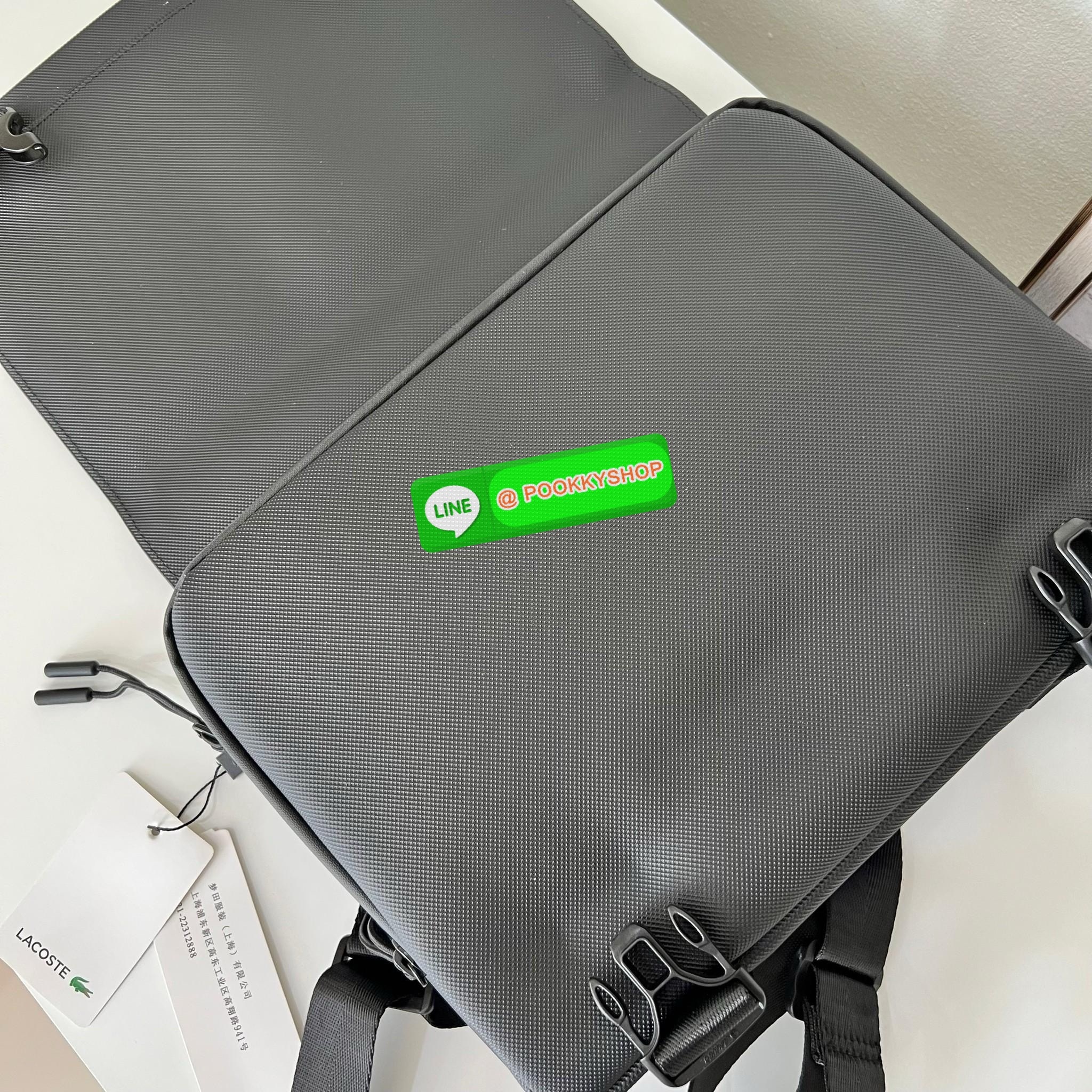 Men's L.12.12 Clipped Flap Adjustable Shoulder Strap Small Pouch วัสดุ PVC คุณภาพดีตามแบบฉบับแบรนด์ น้ำหนักเบา กันน้ำ ด้านหน้ามีโลโก้เหล็ก ฝาเปิดปิดด้วยคลิปล๊อค 2 ด้าน ช่องหลัก ด้านในมีช่องซิปพร้อมหัวซิปแบรนด์ ใส่กระเป๋าสตางค์ใบยาว ipad มือถือ ของจุก