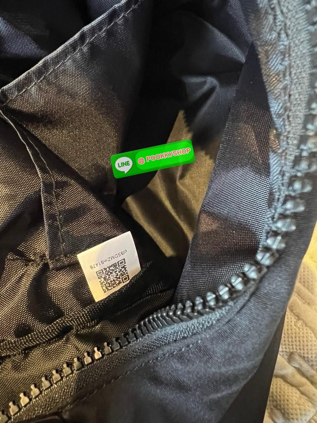 Rare items! ในเวปรุ่นนี้ขายเกือบๆ3พันจ้าา ADIDAS ORIGINAL NYLON BAG 2024 ยังมีพร้อมส่ง! สวยจึ้งมากๆค่าสาวๆ กระเป๋าแนววสปอร์ตจากอดิดาส ไม่ตกเทรน วันไหนๆจะพกพาในไทยหรือ ตปท.ได้หมด วัสดุไนล่อนเสริมนวมอย่างดี ขนาดกลางๆ ค่ะ