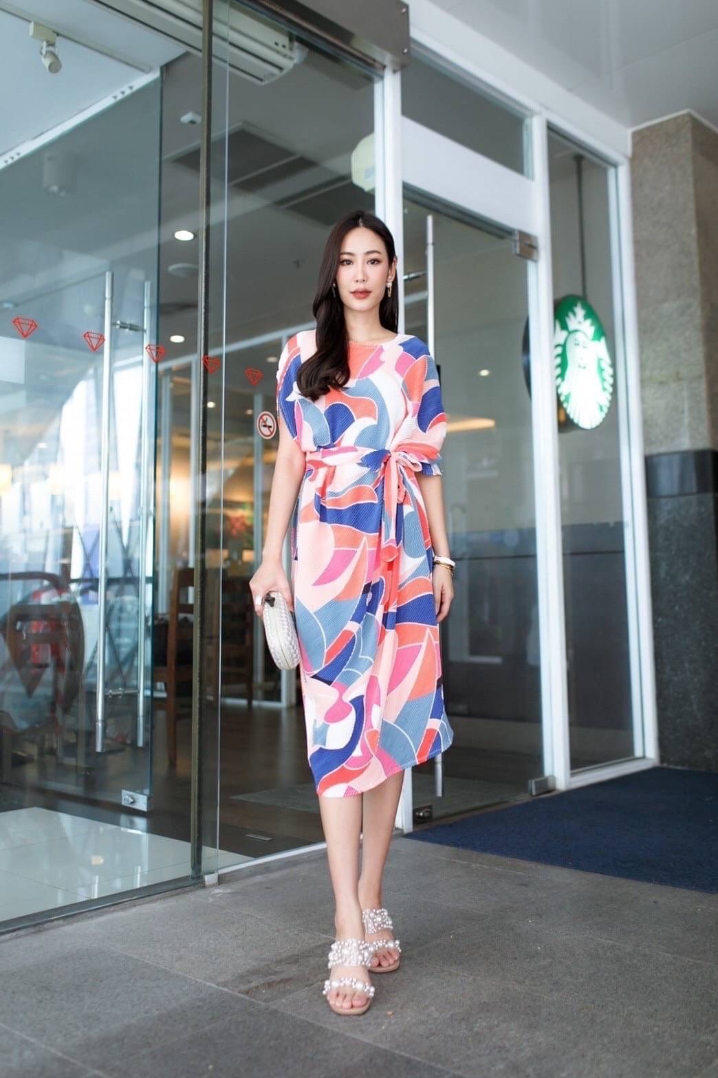 Darino Pleated Dress สวย เรียบหรู ดูแพง แบบคลาสสิค ✨ต้องตัวนี้ค่ะ มินิเดรสไหล่เบี่ยงอัดพลีท ทรงปล่อย งานสวย 👍🏻 แพตเทิร์นเฉลียงข้างทรงสโลป ดีเทลแขนเบี่ยงข้างเดียวเก๋ๆ เนื้อผ้าพลีทเนื้อนิ่ม นุ่ม ใส่สบาย 😉