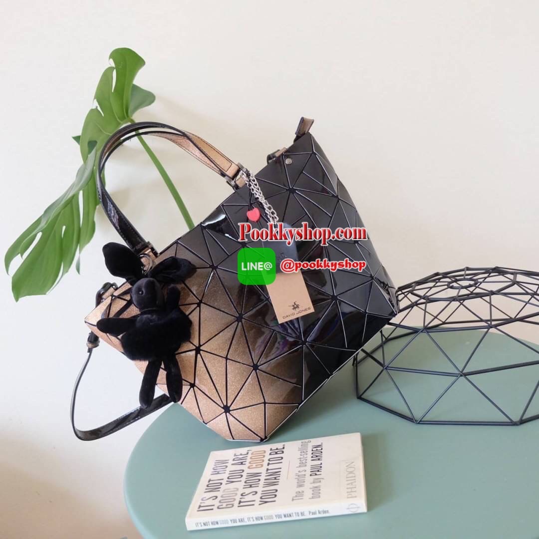 รุ่นขายดีมากๆ หายากมาเพิ่มแล้วค่ะ!! Mix shade colors !! Tone สีใหม่ Black xPeach สี Limited พิเศษที่ สวยไม่ซ้ำใคร แถมยังลาย หายาก ปรับทรงได้ 2 แบบ น่ารักมาก ค่า ( เนื่องจากสีเฟด ดังนั้นแต่ละใบลายสีอาจจะมีความแตกต่างกัน ) แต่ยังคงสวย แน่นอนค่า ฟรีตุ๊กตากระ