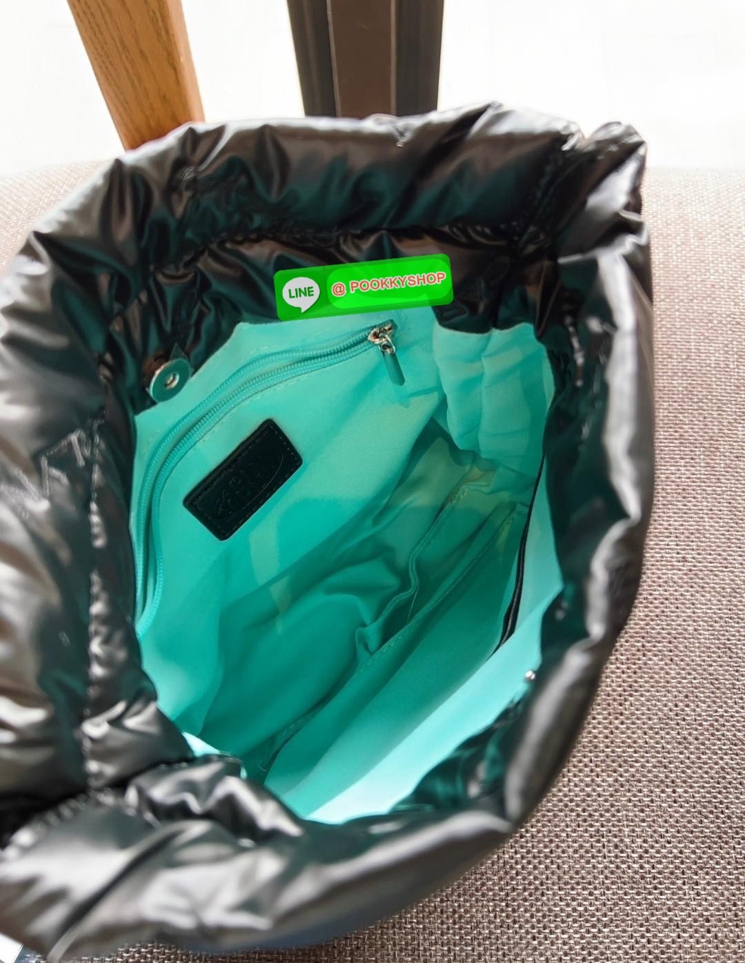 CARLYN TWEE MINI BAG #ไม่มินิตามชื่อจ้าา😘 💌พร้อมส่ง!สวยฉ่ำๆทุกสี ไม่มีไม่ได้แล้วจ้าา📌 ✔️กระเป๋าวัสดุไนล่อนอย่างดี นิ่มฟู ปักลายแบรนด์อันเป็นสัญลักษณ์ของรุ่นทั้งใบสวยงามค่ะ