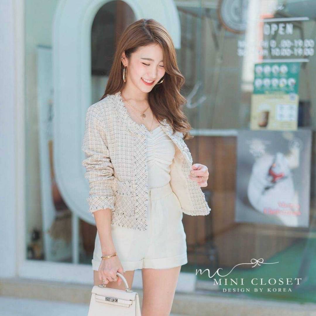 🌵Lady Sweet Blazer🌵 เรียบๆ ใส่ดูดี ใส่ได้ตลอด บอกเลยห้ามพลาดรุ่นนี้ กับเสื้อคลุมผ้าTweed ผ้าลายตารางเล็ก มีซับในเย็บกลับทั้งตัว กระเป๋าหน้า แมตช์ง่ายค่ะ