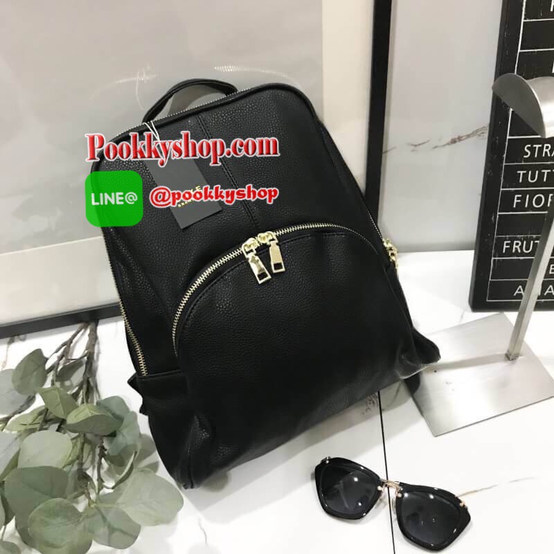 New Arrival ทางร้านได้กระเป๋าเป้รุ่นที่ขายดีมากๆจากแบรนด์ Luxe มาค่ะ ตัวหนังพียูสวยมาก เนื้อนิ่ม เหมือนหนังแท้ ใบนี้รูปทรงเรียบๆใช้ได้บ่อยทุกเวลาคะ น้ำหนักเบามากเพียง 460 กรัม มีมาให้เลือกถึง 3 สี สีดำ สีน้ำตาล และสีน้ำเงิน รุ่นนี้พิเศษตรงที่ขนาดสามารถใส่