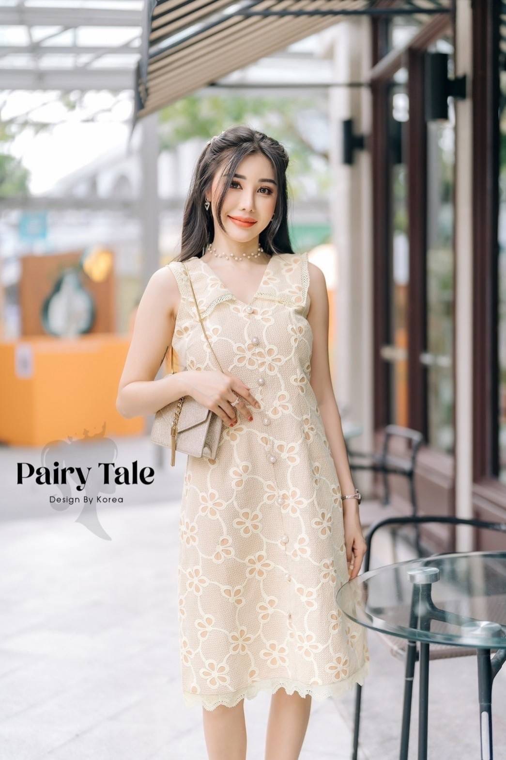 เดรสคอปกผ้าปักลายดอกไม้ฉลุลายสีเหลืองอ่อนๆ ขับผิวมากๆ ลายดอกไม้งานสวย เนื้อผ้าดีค่า ห้ามพลาดน้า