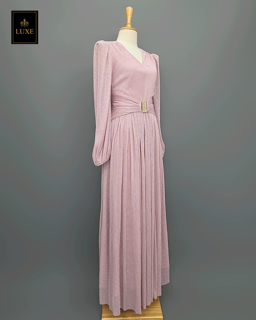 เดรสแฟชั่น แม็กซี่เดรสเสื้อคอวีแขนยาว กระโปรงจีบรูดรอบตัว