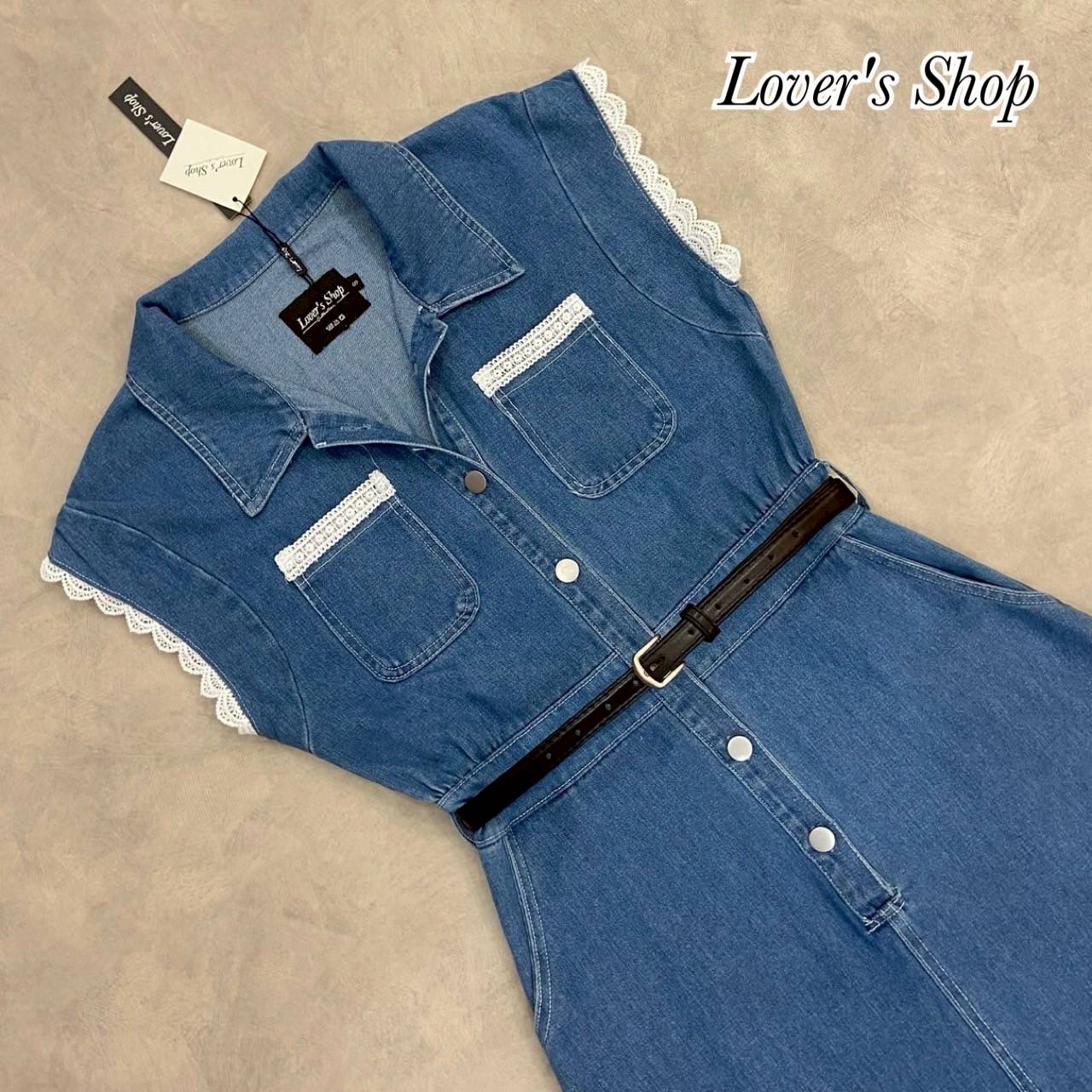 เดรสยีนส์แต่งลูกไม้ ดีเทลทรงแขนล้ำ ทรงโอเวอร์ไซส์ ใส่สบายๆค่ะ ทรงปล่อยๆไม่รัดรูป มาพร้อมเข็มขัดหนังสีดำ ช่วงกระโปรงมีกระเป๋าข้าง เนื้อผ้ายีนส์หนากำลังดี ผ้าใส่สบาย ผ้าไม่ยืดนะคะ งานกระดุมหน้า ด้านหลังไม่มีซิบนะคะ ลุคนี้ใส่ชิวๆ ได้หลายโอกาศ ใส่เที่ยว เดินห