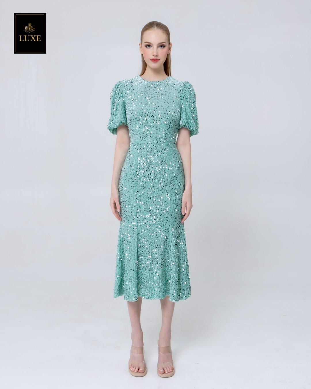 เดรสแฟชั่น เดรสเสื้อคอกลม แขนสั้นปลายแขนพอง ชายกระโปรงบานเล็กน้อย