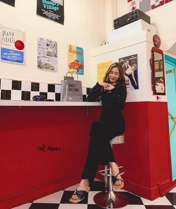 New in🦋🦋รองเท้าแตะ Zara แบบสวมนิ้วโป้งดีไซสน์หนังด้านข้างสวยเก๋มากๆค่ะ งานหนังPU เย็บอย่างดีพื้นเสริมนิ่ม ทนทานใส่สบายใส่ออกมาสวยค่ะ