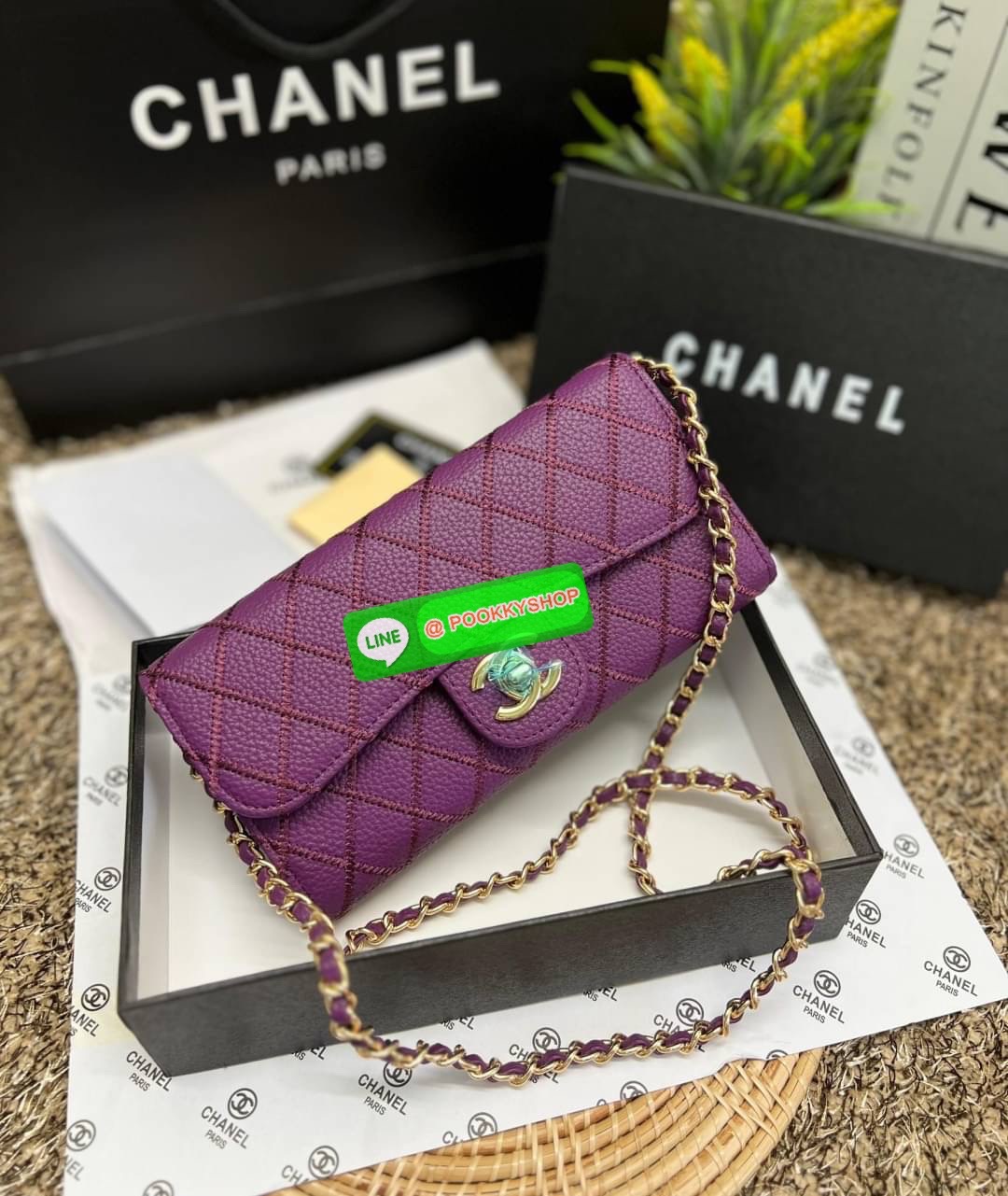 New in! สวยกริปมากๆค่ะ สาวๆที่มีบัตรเยอะๆหรือชอบพกเงินสดเยอะๆ แนะนำรุ่นนี้เลยค่ะ ไม่ผิดหวังแน่นอน CHANEL CHAIN WALLET//CLUTCH BAG ((vip gift ตปท)) พร้อมส่ง บอกเลยน้องสวย ไร้ที่ติเลยค่า! กับกระเป๋าสะพายแบบครอสบอดี้ร์หรือถือแบบคลัทเป็นกระเป๋าเงินเก๋ๆได้เลยค