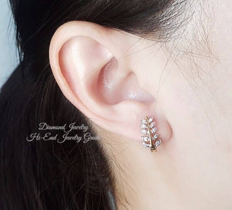 New Arrival !!!! ต่างหูเพชรสวิส งาน 5 ไมครอน ดีไซน์ใบมะกอก งานสวยน่ารักหวานๆเก๋ๆ เพชรสวยวิ้งทุกเม็ดไร้ที่ติด ขนาดกำลังดี ใส่ออกมาน่ารักม๊วกๆๆๆจ้าา ตัวเรือนสีทองงานชุบ 5 ไมครอนอย่างดี ไม่ลอกไม่ดำ