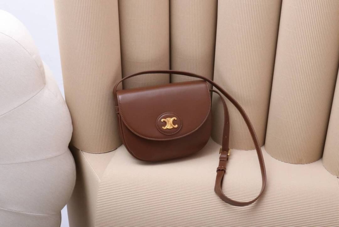 (N)(E)(W) 💥ซีรีน Lisa ปังสุดตอนนี้ ทรงใหม่ล่าสุด มาแรงมาก งานเกรดพรีเมี่ยม สวยทุกจุด น้ำหนักกำลังดีขนาด ใส่ของได้จุเลย ทรงนี้ต้องมี