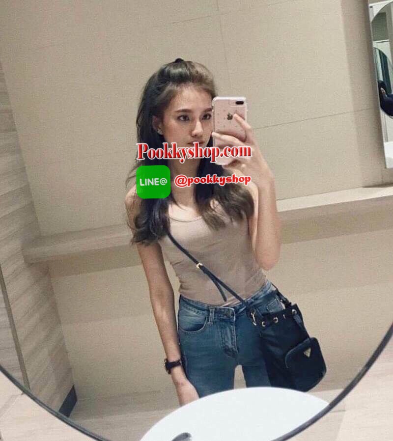 Restock รุ่นยอดนิยม! PRADA DRAWSTRING BAG WITH STRAP VIP GIFT WITH PURCHASE พรีเมี่ยมกิ้ฟจากต่างประเทศรุ่น Limited edition วัสดุ Nylon คุณภาพดีตามแบบฉบับแบรนด์ ด้านหน้าประดับโลโก้ เปิดปิดแบบหูรูด Drawstring มาพร้อมสายสะพายให้ถึง2แบบ ทั้งสายสั้นและสายยาวปร