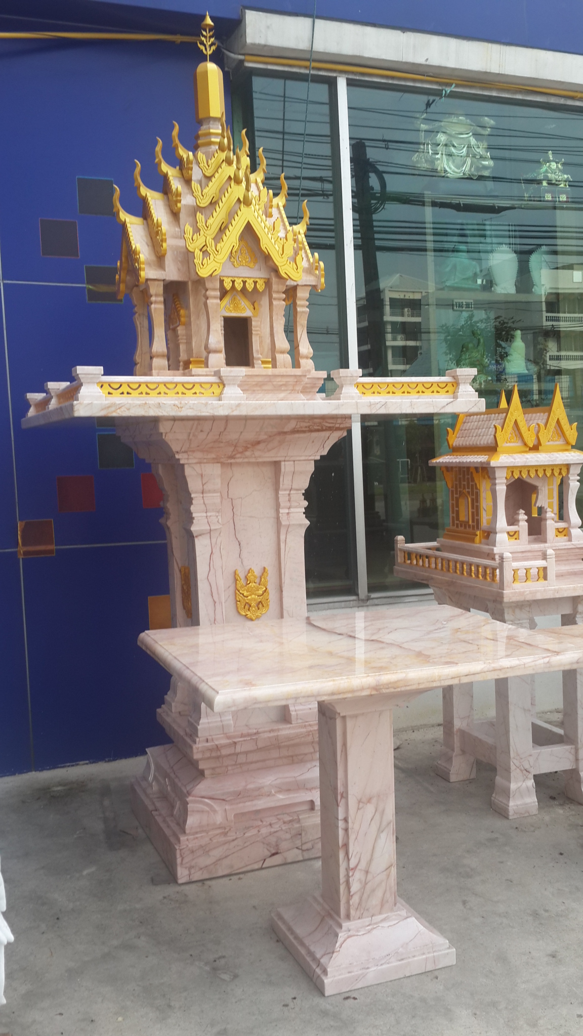ศาลพระภูมิทรงปราสาท ขนาด ฐานกว้าง 126ซม คู่ศาลตายาย ลงทอง