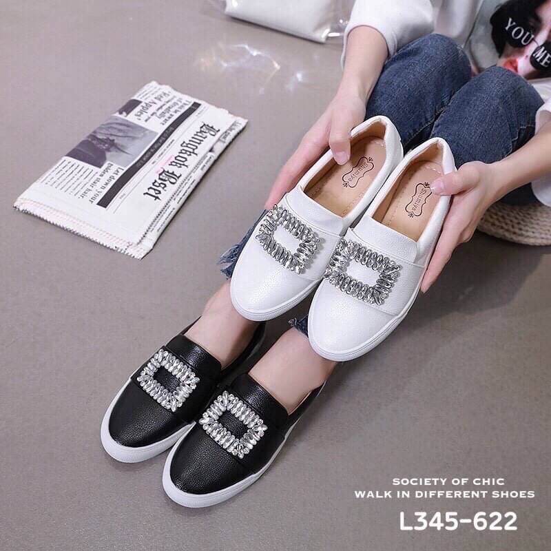 แบบขายดี‼️ รีพีทรอบที่ร้อย😅 ตอบโจทย์ได้ดีในวันที่ไม่อยากส้นสูง แต่ยังอยากดูกริบ เป๊ะปัง สไตล์เซเลป slipper งานใหม่สุดฮ็อต สวยชนชอป หนังนิ่ม แต่งอะไหล่เพชร เพิ่มความหรูดูแพงไปอีก พื้นนุ่มนิ่ม ให้ลุคคุณหนู สวยโดดเด่น ใส่ในเมือง หรือ เดินเล่นชิลๆก็เว