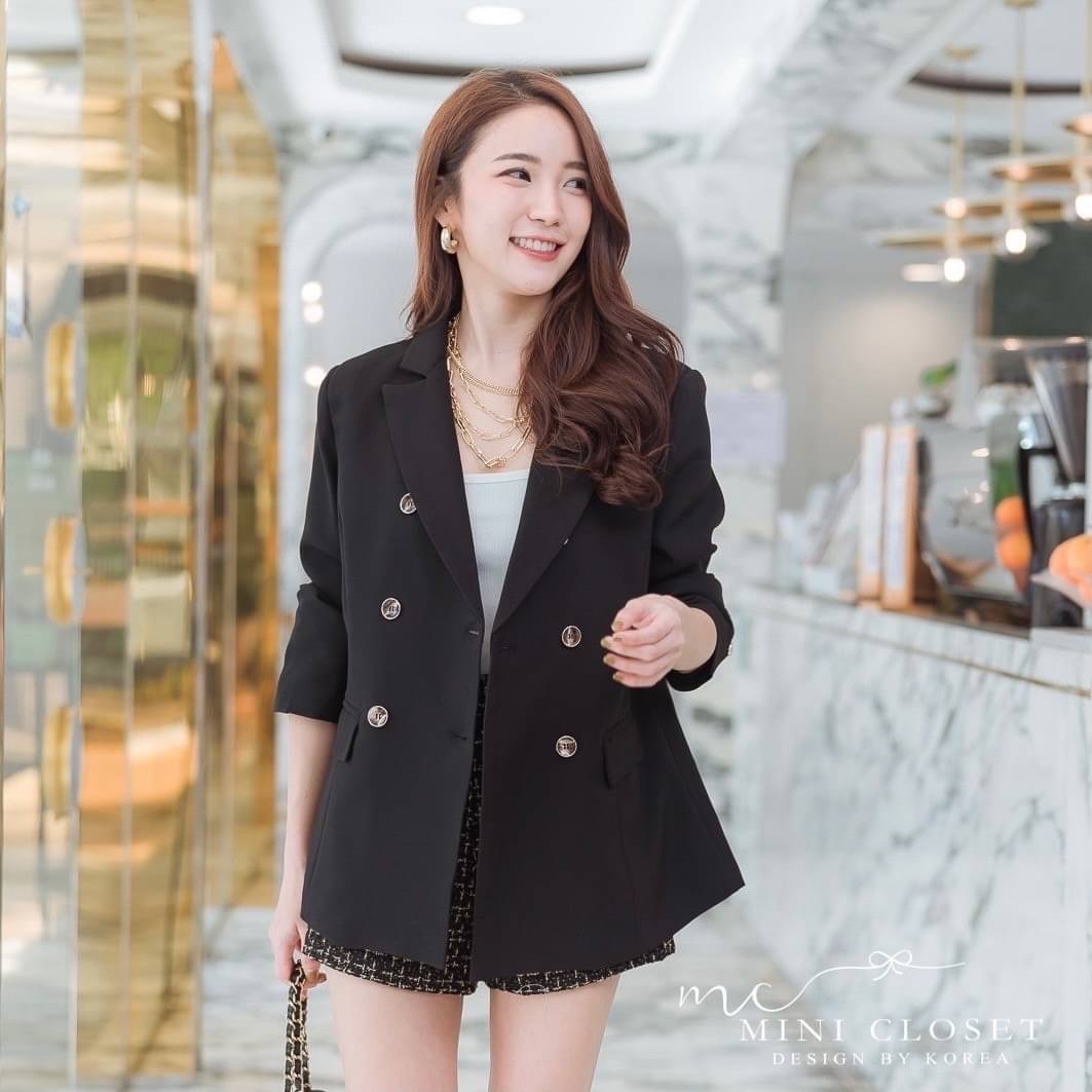 ⛅️Blazer ทรงดีงามมาก⛅️ งานสูท Oversize คุณภาพเนี้ยบๆ ผ้าเนื้อดี งานมีซับในทั้งตัว ความยาวปิดสะโพกบน ใส่ทางการก็ได้ ใส่ชิวๆเก๋ๆก็เอาอยู่ค่ะ
