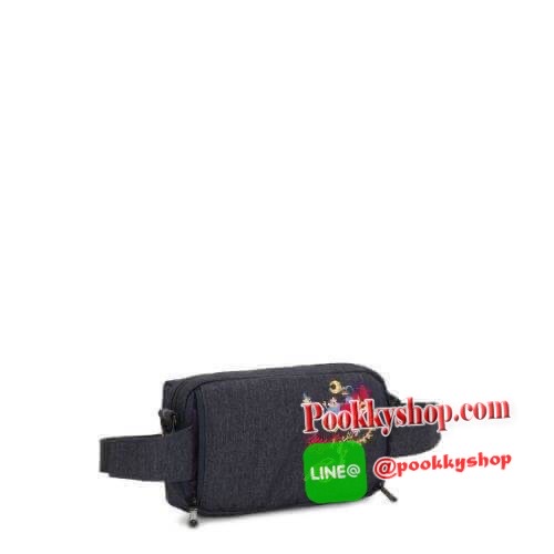 KIPLING HALIMA CROSSBODY AND BELT BAGS ใหม่ล่าสุดกับคอลเลคชั่น Angel Chen นักดีไซน์เนอร์ชื่อดัง รุ่นนี้เป็นได้หลากหลายสไตล์ ไม่ว่าจะเป็นสะพายข้าง สะพายไหล่ หรือจะเป็นแบบคาดอกหรือคาดเอว ให้คุณได้เลือกสวมใส่ได้ตามสไตล์ของคุณ ด้านหน้าและด้านหลังเป็นงานปักที่