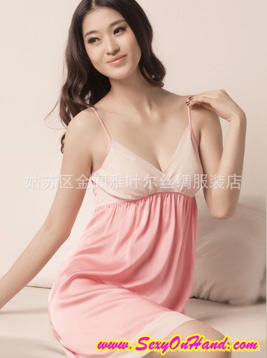 ชุดนอนผ้าไหม สีชมพูอ่อน แต่งชีฟอง สีเบจ ช่วงอก สวยหวาน หรู ไฮโซมากคะ