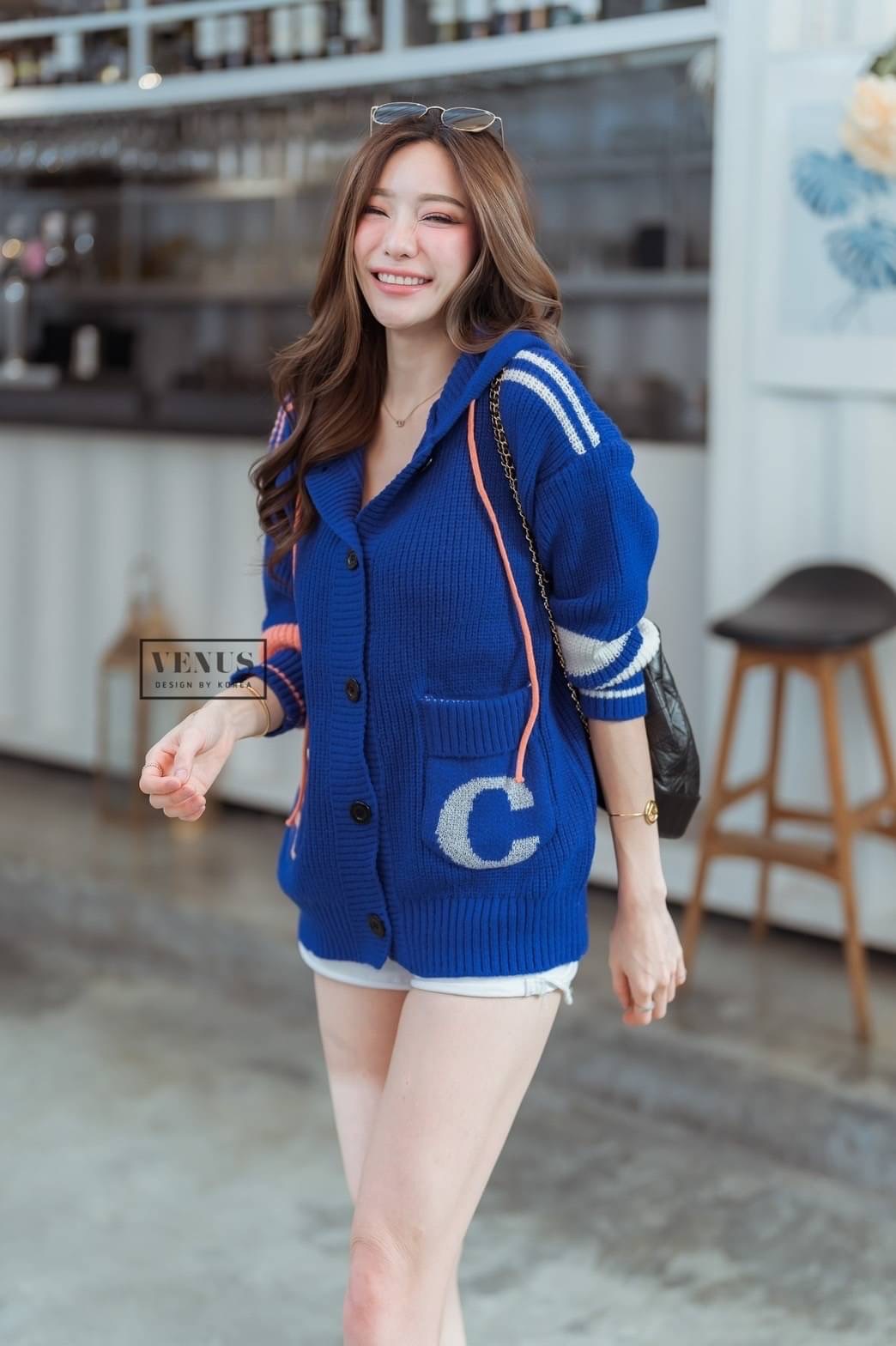 Restock 💙💙💙💙 I'm Lady By Venus เสื้อคลุมแขนยาวผ้าทอนุ่ม ด้านหลังแต่งฮูดอย่างดี งานถักสวยมากๆนะคะ สามารถใส่เป็นเสื้อคลุม หรือ เป็นเสื้อเดี่ยวๆก็น่ารักคะ