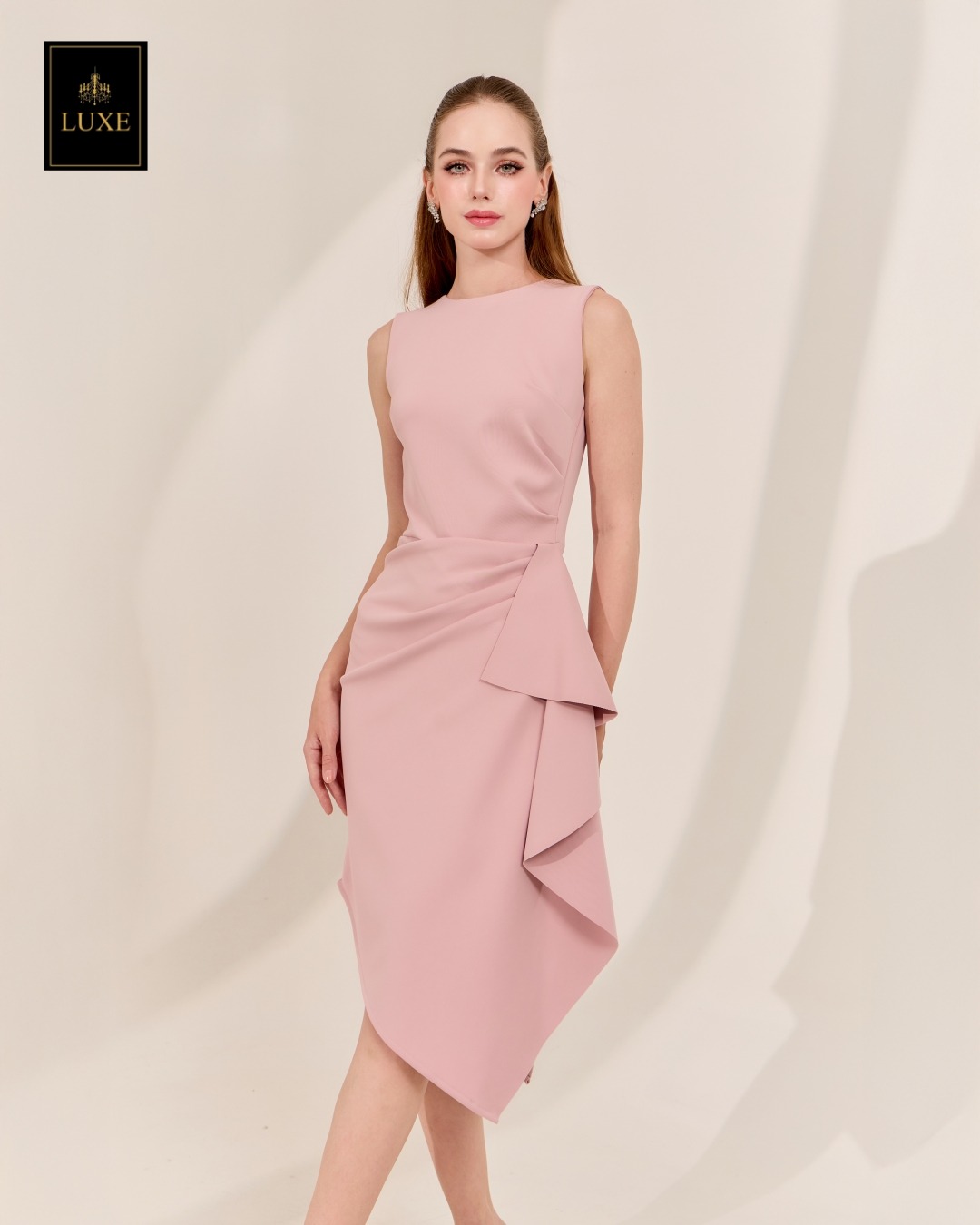 เดรสแฟชั่น เดรสเสื้อคอกลมแขนกุด กระโปรงทรงสอบ แต่งระบายข้าง ปลายเฉลียง