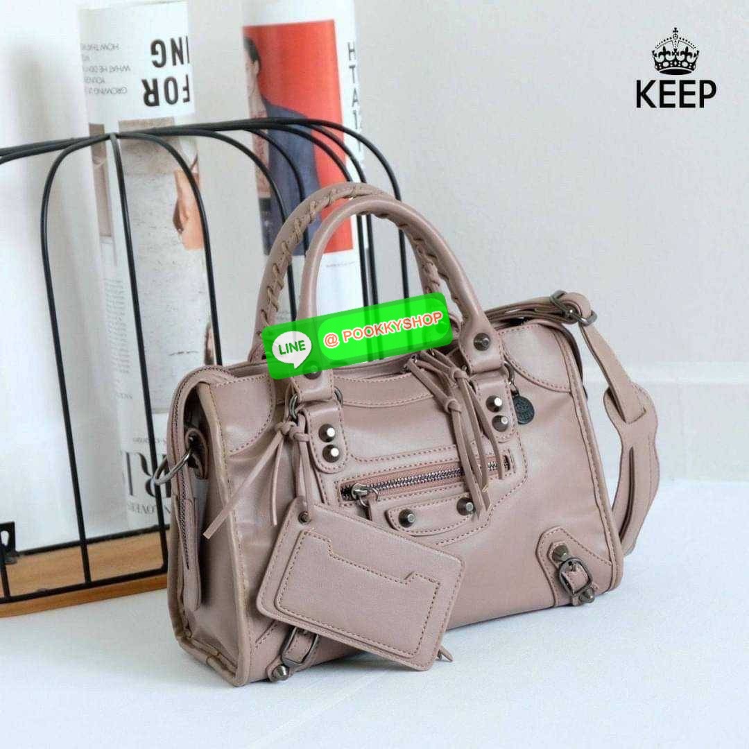 มาเพิ่มแล้วค่า ตามคำเรียกร้อง KEEP รุ่น Ghaso size L เป็นขนาดใหม่ใหญ่ขึ้นกว่าเดิม จุเพิ่มขึ้น และอะไหล่สีดำรมควันแบบใหม่ให้ความสวยเท่ขึ้นกว่าเดิม ค่า