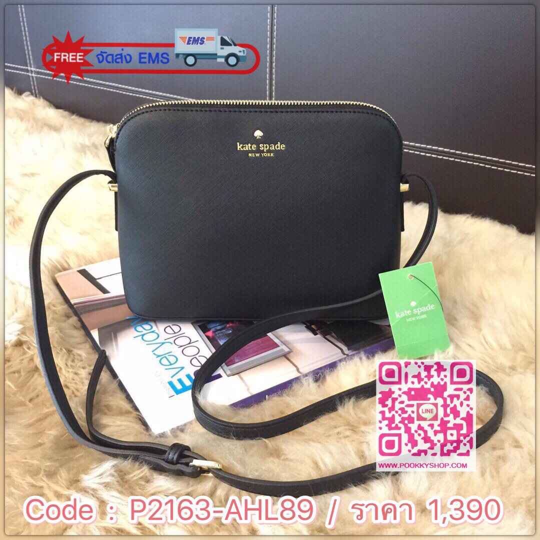 ปิ๊งป่อง!! มาเพิ่มแล้วค่ะ!! KATE SPADE CEDAR STREET MANDY กระเป๋าสะพายแบรนด์ดังจากอเมริการุ่นสุดฮิตหนัง Saffiano สวยหรูอยู่ทรงสไตล์ PRADA ด้านหน้าประดับโลโก้แบรนด์สีทองสวยไฮโซ ขนาดกำลังดี เปิดปิดด้วยซิปสะดวกใช้ ภายในมีช่องซิปและช่องใส่มือถือ สามารถใส่กระเ