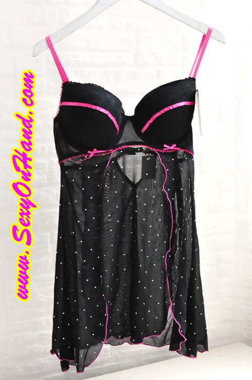 ชุดนอนเซ็กซี่ ชุดนอนซีทรู สายเดี่ยวสีดำ บราแต่งขอบและริบบิ้นสีชมพูสด ตัวกระโปรงแต่งแหวก ติดเลื่่อมเงิน สวยหรูสุดๆคะ Size:B70/B75/ฺB80