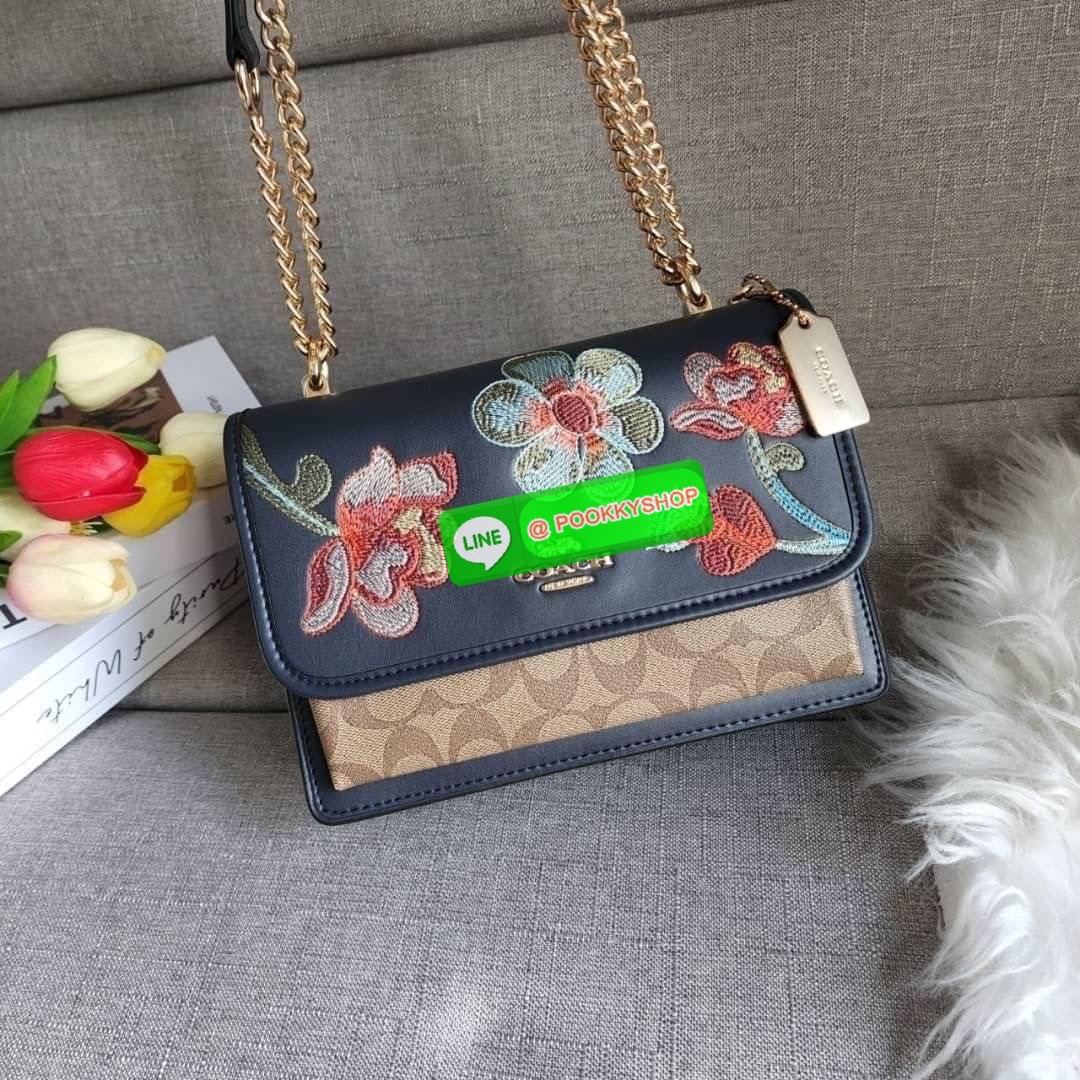 COACH KLARE CROSSBODY IN SIGNATURE CANVAS WITH FLORAL EMBROIDERY (COACH C9230) คอลเลคชั่นสุดหรู คุณนาย ยกให้ใบนี้เลยคะ สวยไม่ผิดหวัง กระเป๋าสะพายคอสบอดี้ หรือสะพายสายคู่คล้องไหล่ สะพายออกงานก็ดูดี วัสดุแคนวาสสลับ ปักลายดอกไม้สวยงาม ด้านในมีซิปและกระเป๋าเอ