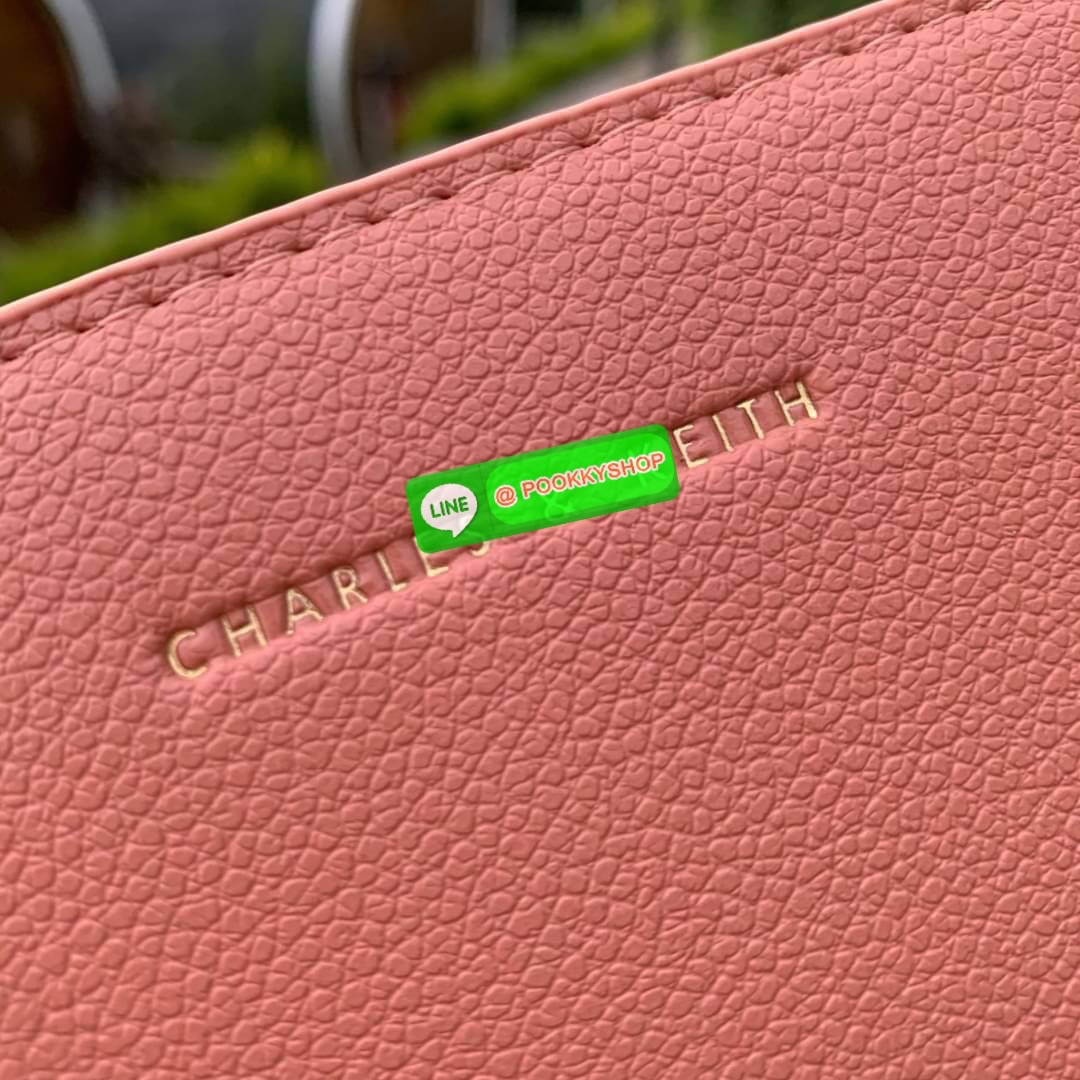 Charles & Keith Classic Zip Around Wallet กระเป๋าาสตางค์ใบยาว ซิปรอบ ด้านในมีช่องใส่บัตรหลายช่อง มีช่องใส่ธนบัตร และช่องซิปใส่เหรียญค่ะ มาพร้อมสายคล้องข้อมือ ตกแต่งด้วยหมุด