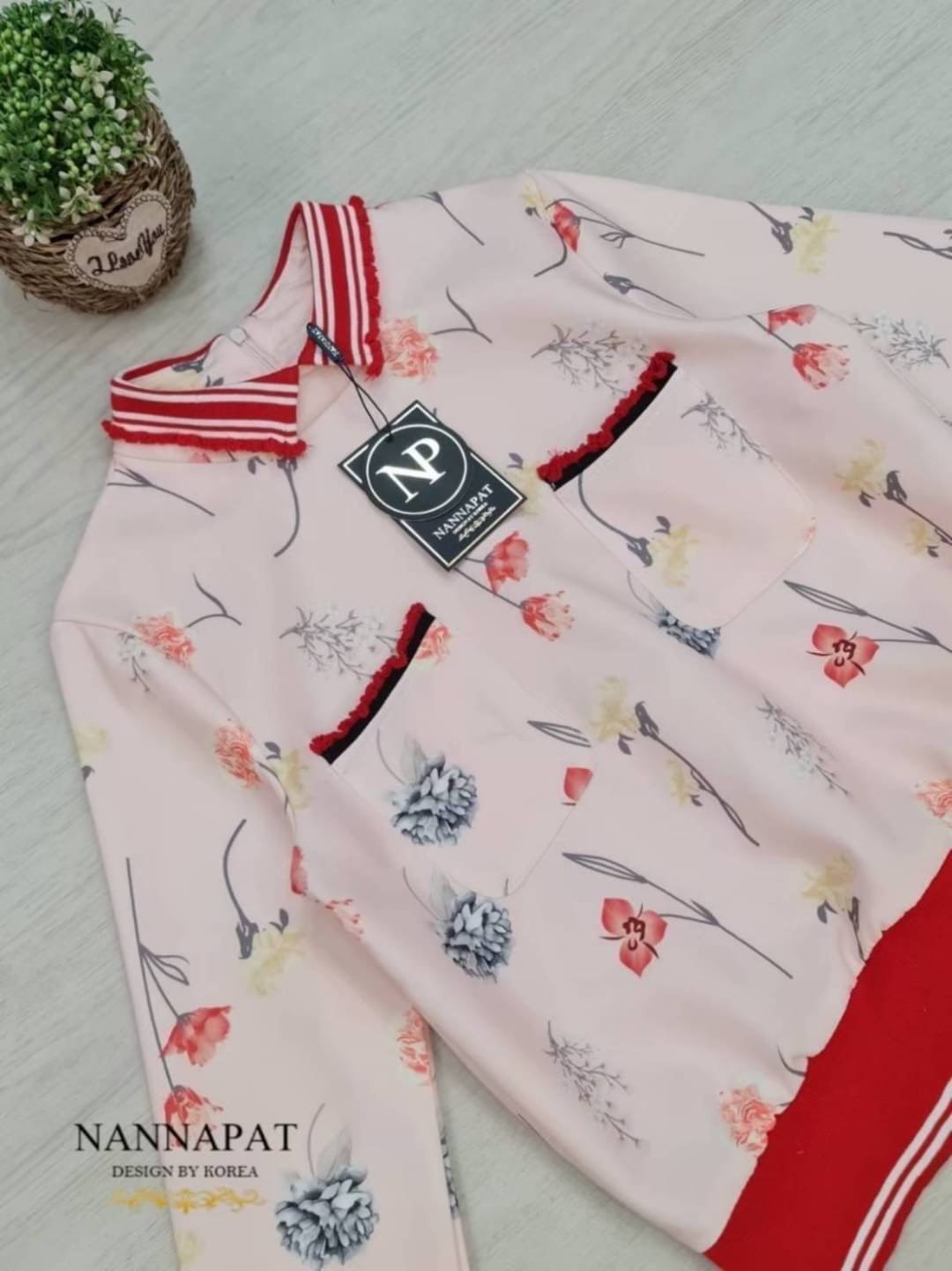 Set 2 ชิ้น สวยหรู ดูดีมีราคา รับลมหนาวพอดีเลยนะคะ ดารา-เซเล็ป ใส่กันเยอะคะ ผ้าหนานุ่มใส่สบาย มีซับในอย่างดี เสื้อซิปหลัง แต่งกระเป๋าคู่หน้า กางเกงทรงสวยเป๊ะ ลายกราฟฟิกดอกไม้สีสวยละมุน ราคานี้ห้ามพลาดนะคะ เห็นงานจริงต้องว้าวแน่นอนคะ