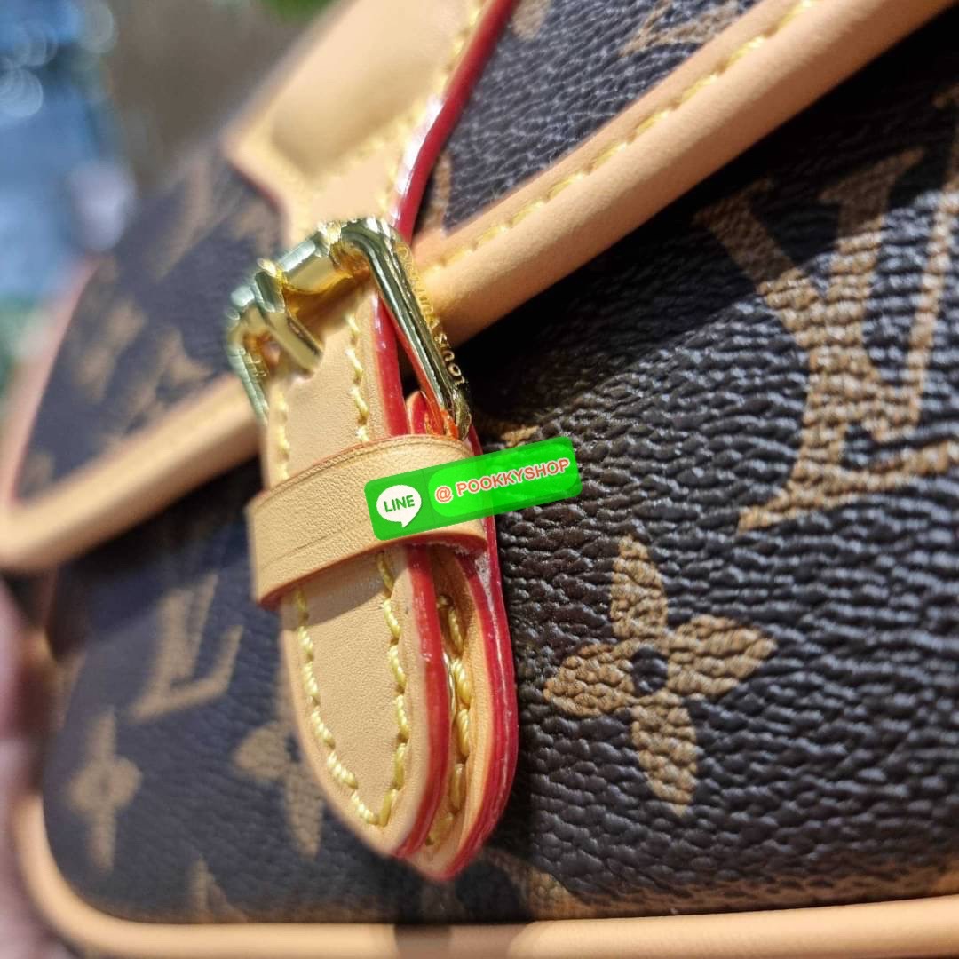 Rare item!! LV sologne crossbody bag ที่สุดของรุ่นหายากที่จัดเต็มให้แบบฟูลเซ็ท กระเป๋าสะพายราคาสุดคุ้มจากเคาน์เตอร์ dutyfree ที่ดีไซน์ออกมาน่ารักน่าใช้ ขนาดกำลังสวยมาก วัสดุหนังแคนวาส เปิด-ปิดด้วยกระดุมแม่เหล็ก ภายในโล่ง มีช่องซิปแยกให้ ใส่ของสำคัญได้สบาย