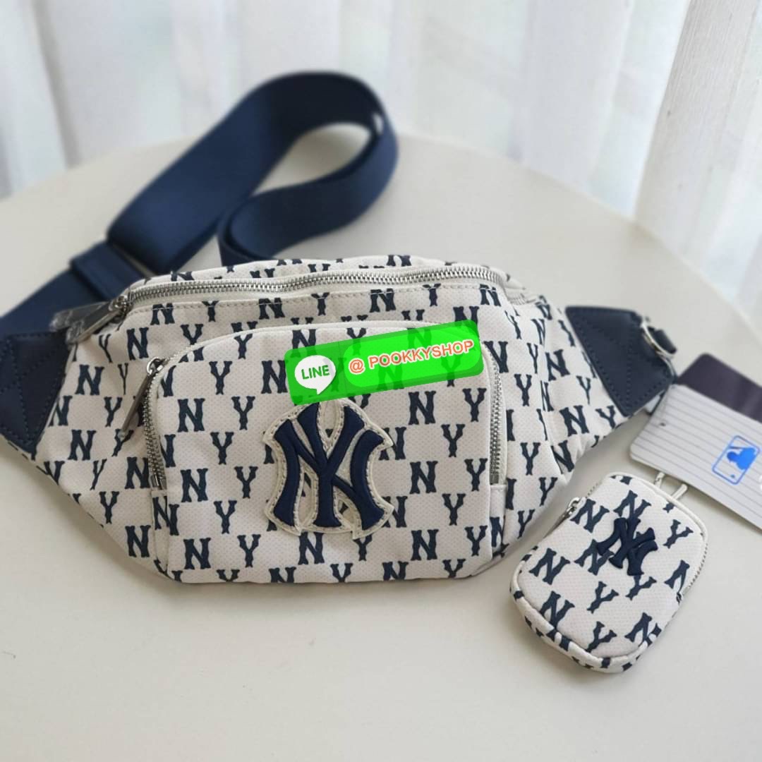 New collection!!! MLB MONOGRAM HIP SACK NEW YORK YANKEES กระเป๋าทรงคาดอก คาดเอว สะพายไหล่ จากแบรนด์ดัง MLB เป็นรุ่นยอดฮิต อีกคอลเลคชั่นที่ขายดี วัสดุ ผ้า NYLON กันน้ำ ด้านหน้าปักโลโก้แบรนด์ อะไหล่แบรนด์ ด้านใน มีช่องซิปแยก 1 ช่อง และ ช่องหลักใหญ่ 1 ช่อง ม