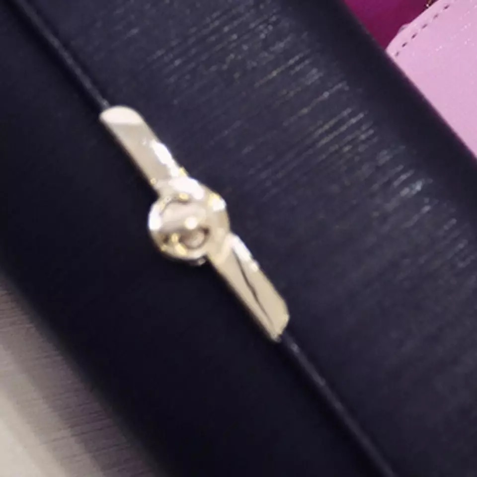 กระเป๋าสตางค์ กระเป๋าคลัชมือ กระเป๋าสะพายข้าง สีดำ เนื้อสวย เรียบหรู คุณหนูมากๆคะ size :ยาว19*สูง12*หนา 6cm