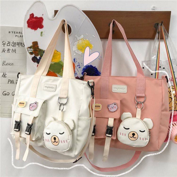 รุ่นใหม่ พร้อมส่ง!!!!!!! Miki Bear cross bag (BP) คุ้มมาก ช่องเยอะมากถึงมากที่สุด แถมฟรี! พวงกุญแจหมีเป็นซิป ใส่บัตรใส่เหรียญได้ ถอดออกแยกใช้งานได้ เนื้อผ้ากันน้ำด้วยนะ