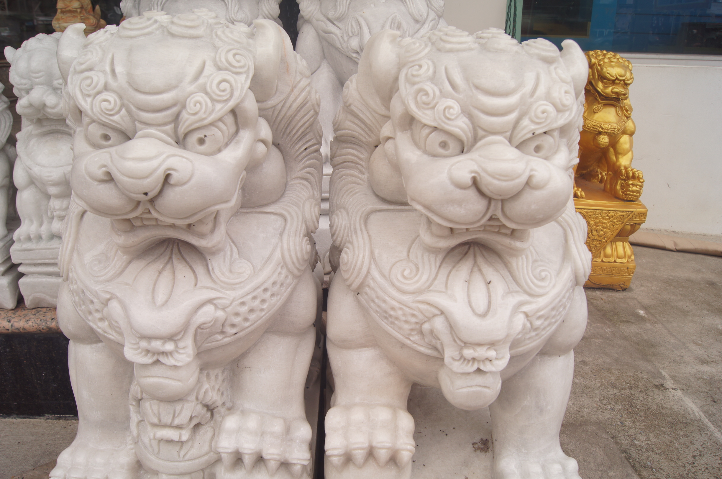 สิงโตปักกิ่งแกะสลักจากหินอ่อน ขนาดสูง 50 cm