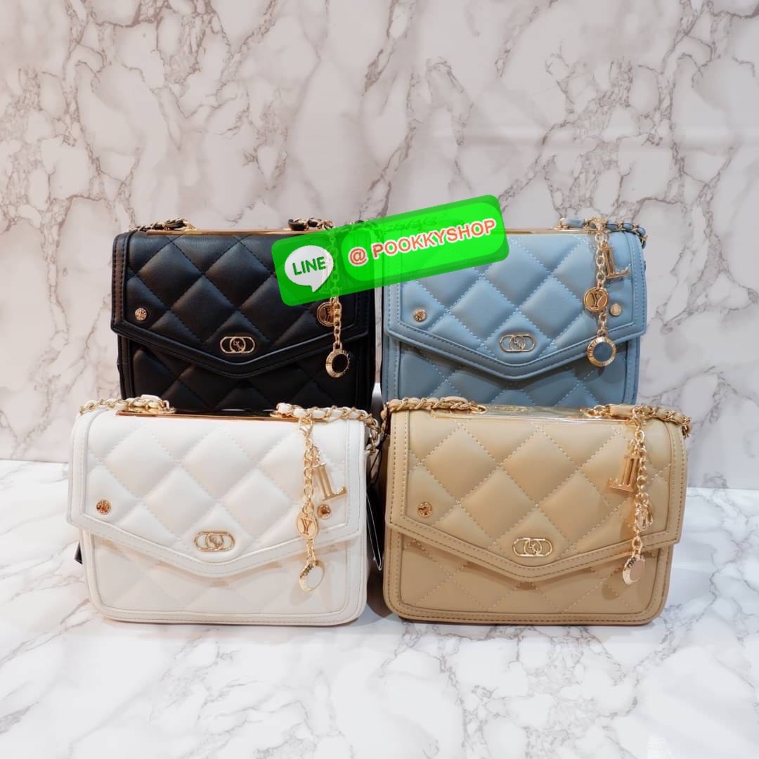 LYN กระเป๋าสะพายข้างรุ่นใหม่ อะไหล่สีทอง หนังนิ่ม ปักลายตาราง ด้านหน้าแต่งด้วยโลโก้แบรนด์ สายกระเป๋าเป็นโซ่สลับหนัง น้ำหนักเบา ด้านในสามารถใส่กระเป๋าตัง โทรศัพท์มือถือ เพาเวอร์แบงค์ มีช่องใส่ของขนาดเล็ก