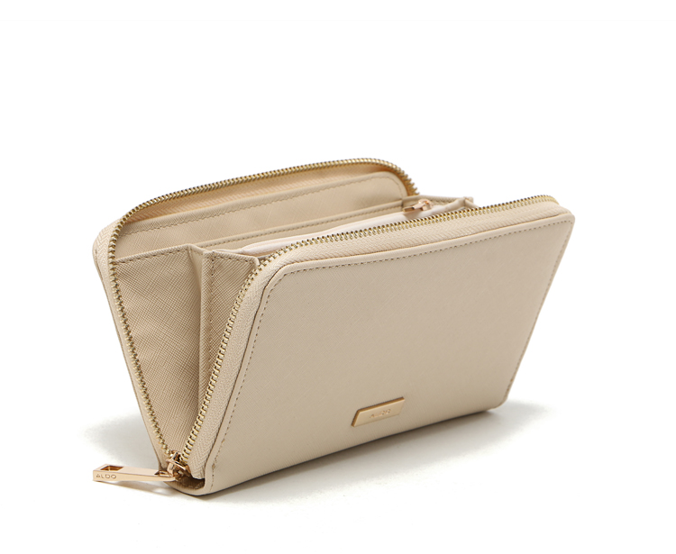 กระเป๋าสตางค์ Aldo กระเป๋าถือ สีครีม แบรนด์เนม Aldo แบรนด์หรูจาก แคนนาดา เนื้อสีครีม มีลายTexture ในตัว ช่องใส่ของใหญ่2ช่อง ช่องเสีบบัตร 2ด้าน