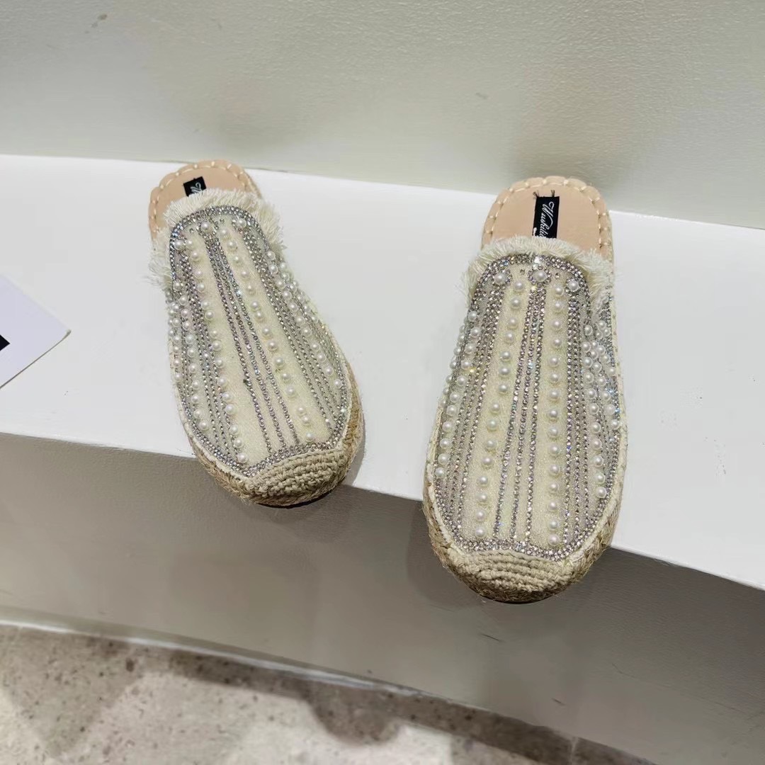 พร้อมส่งคะ รองเท้าเปิดส้น งานsignature มาพร้อมมุข งานสวยยืน1 🥇มาแล้วจ้าทรงสวยอย่างดี งานเกร๋เรียบหรูดูแพง ตัวนี้ห้ามพลาด ใส่สบายจะแมตช์กับกางเกง👖หรือกระโปรง👗ก็ได้ค่ะ แม่ค้าคอนเฟริม ห้ามพลาดเลยจ้าตัวนี้แนะนำ อย่าช้ารีบเลย