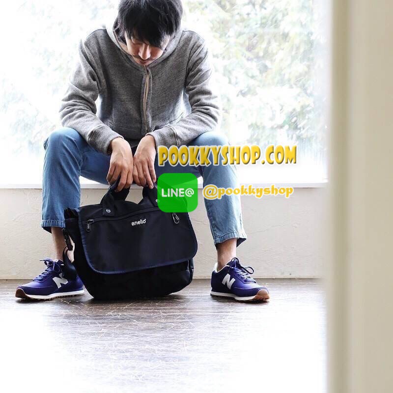 งาน3ป้าย ❤️ 5500 เยน ❤️ ภายในมี วดป Anello urban street nylon shoulder bag ใหม่ชนช้อปกับกระเป๋าถือหรือสะพายแบบ unisex วัสดุผ้าไนล่อน มีคุณสมบัติกันน้ำและน้ำหนักเบา ภายในมีช่องเล็กช่องน้อยแยกเป็นสัดส่วน กว้างและใบใหญ่สามารถใส่เอกสารได้เยอะ ด้