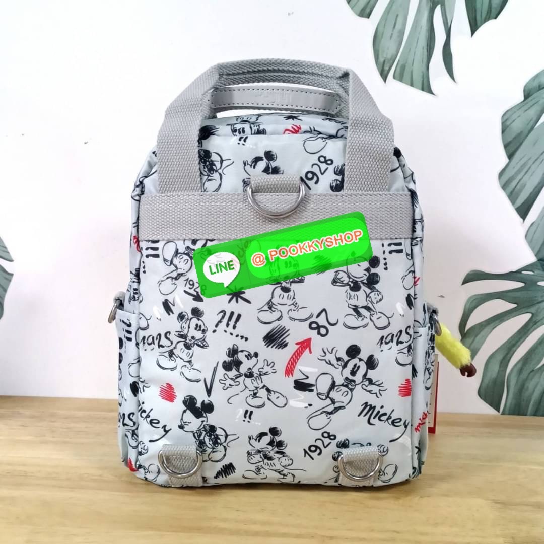 KIPLING 3 WAYS MINI BACKPACK ซับในลายตาราง กระเป๋าสะพาย 3 Ways รุ่นใหม่ วัสดุ Nylon & Polyester 100% หูหิ้วหนังปั๊มชื่อแบรนด์ สายสะพายยาวเลื่อนปรับได้ free size และ สามารถถอดได้ สามารถถือหรือสะพายได้ จะสะพายไหล่ สะพายเฉียง Crossbody หรือจะคล้องสายเป็นเป้ส