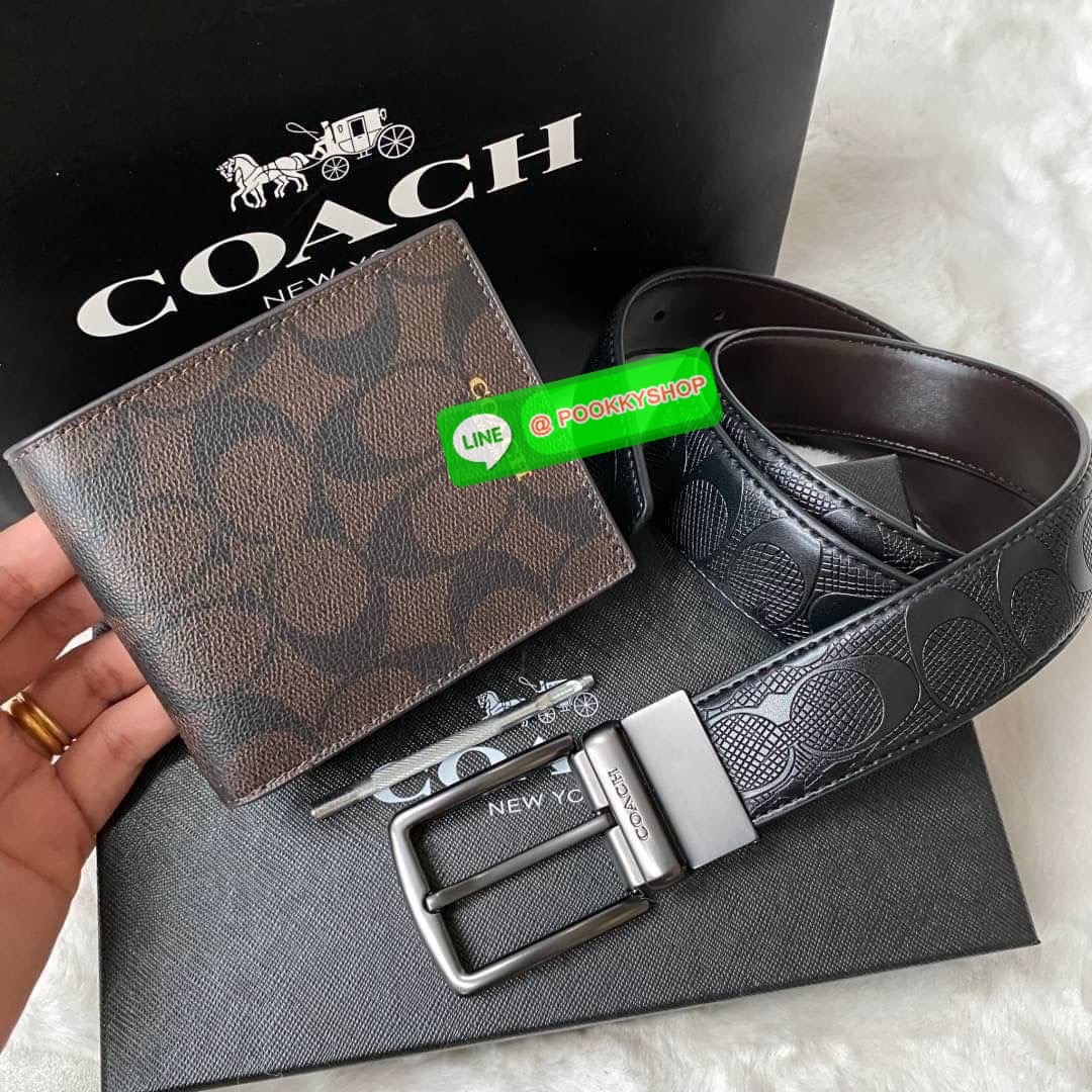 COACH Short Wallet with Belt Set Signature เซทสุดคุ้มค่ะได้ทั้งเข็มขัดและกระเป๋าสตางค์แบบพับ 2 ตอนมีช่องใส่รูปใส่บัตรใส่ธนบัตรแยกเป็นสัดส่วนเหมือนกระเป๋าสตางค์ใบยาวคุณภาพดีตามแบบฉบับของแบรนด์ มาในกล่องแบรนด์สามารถมอบเป็นของขวัญได้ ไอเท็ม Must Have ใครไม่ท