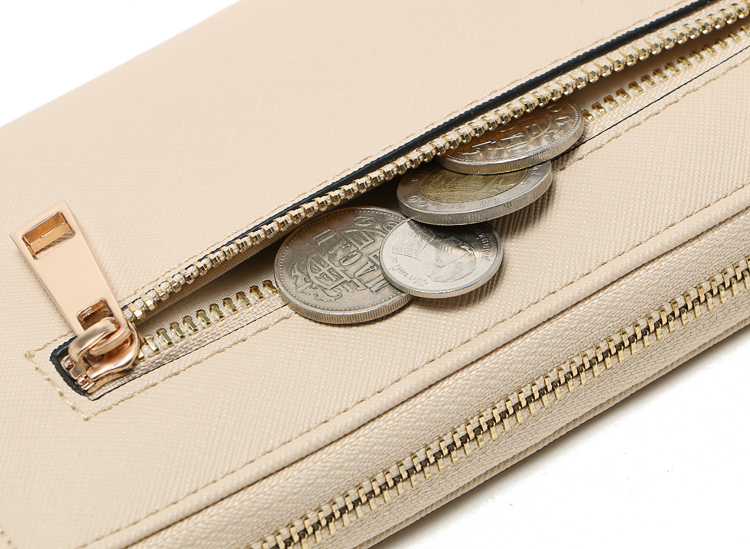 กระเป๋าสตางค์ Aldo กระเป๋าถือ สีครีม แบรนด์เนม Aldo แบรนด์หรูจาก แคนนาดา เนื้อสีครีม มีลายTexture ในตัว ช่องใส่ของใหญ่2ช่อง ช่องเสีบบัตร 2ด้าน