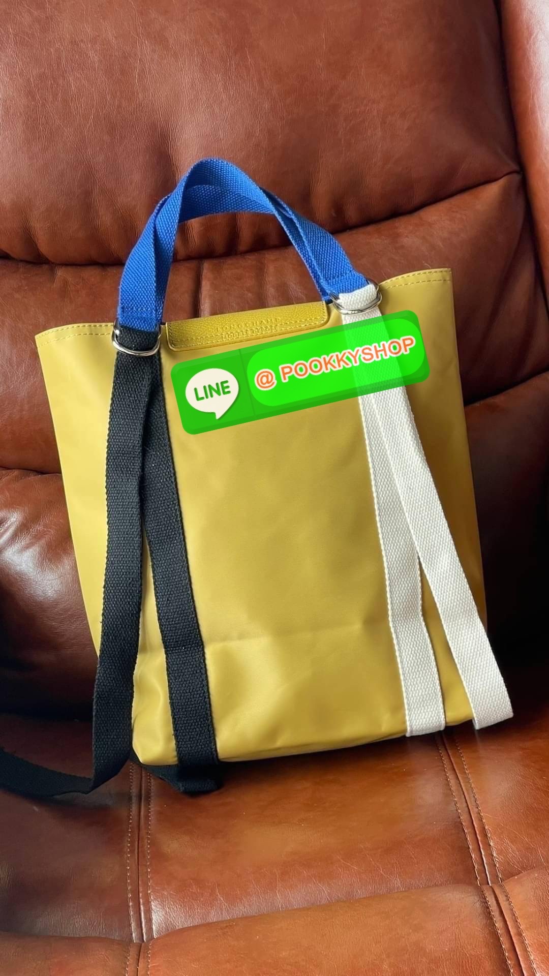 💕LONGCHAMP LE PLIAGE RE-PLAY Tote bag S เป็นอีกรุ่นที่น่าสนใจในการออกแบบ กระเป๋าโท้ทแนวตั้งที่กว้างขวางมีน้ำหนักเบา ใช้งานได้จริง ปิดด้วยกระดุมแป๊กและสามารถถือด้วยมือ สะพายไหล่ และสะพายข้างลำตัว Le Pliage Re-Play เวอร์ชันใหม่นี้ยังคงเติมชีวิตชีวา