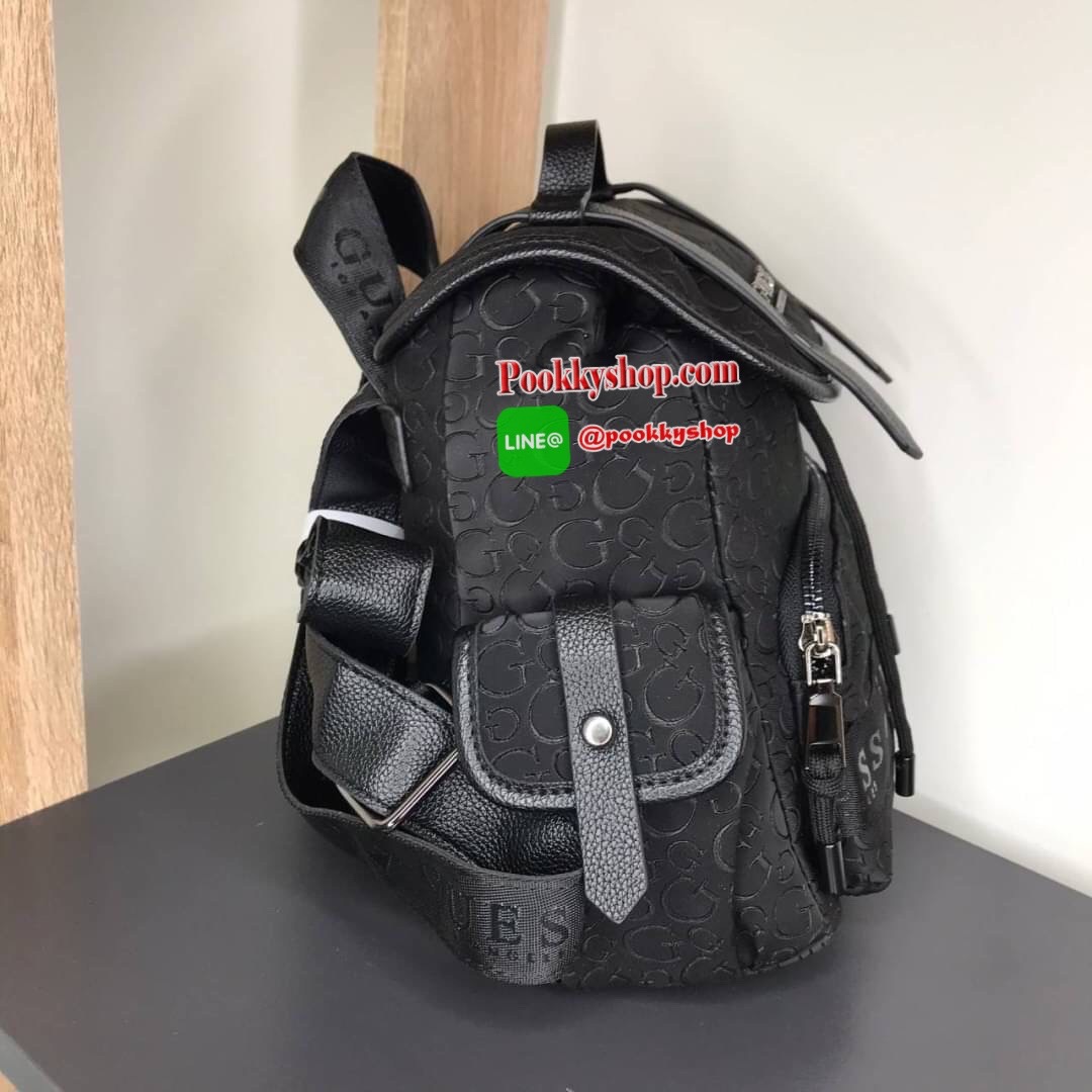 GUESS KACEE MINI LOGO BACKPACK. กระเป๋าเป้สะพายหลังขนาดกลาง ไม่เล็กไม่ใหญ่จนเกินไป น้ำหนักเบาใสของได้เยอะ มีช่องใส่ของหลายช่อง ช่องซิปหน้า1 ด้านข้างใส่ขวดน้ำได้ ช่องใหญ่ เปิดปิดด้วยสายรูด และกระดุมแม่เหล็ก ภายในซับด้วยผ้าสีเดียวกับกระเป๋า ภายในมีช่องซิปอี