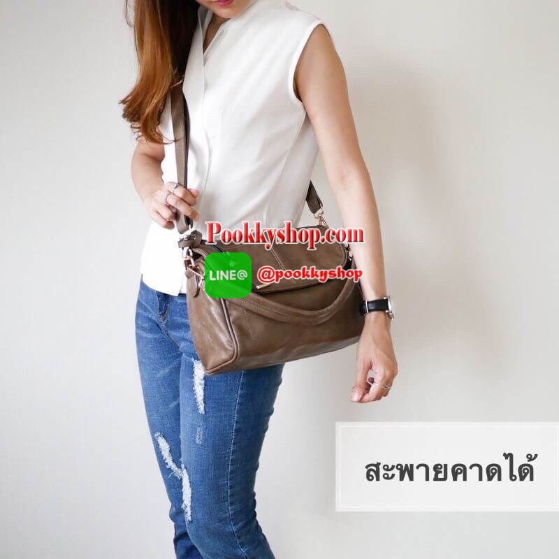 New arrival Lady city bag กระเป๋ายอดขายถล่มทลายในประเทศสิงคโปร์ จาก Luxe วันนี้มีมาให้ช้อปกันแล้วค่ะ กระเป๋าจัดระเบียบอย่างแท้จริง ด้วยช่องที่มากถึง 9 ช่อง เห็นใบแค่นี้ แต่คุณจะปลื้มรุ่นนี้อย่างไม่น่าเชื่อ มาดูกันค่ะ ว่ารุ่น Regular 2 way city bag จะช่วยใ