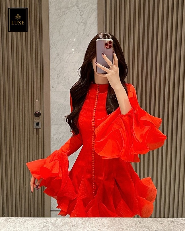 เดรสแฟชั่น เดรสกระโปรงสั้น เสื้อคอกลมแขนยาว ตีเกล็ดเข้ารูป