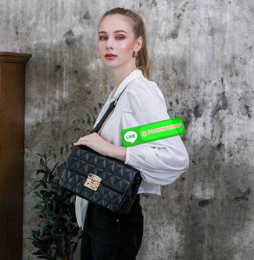 รุ่นขายดีเข้าเพิ่ม สำหรับ KEEP รุ่น ‘ Squash ‘ (( classic size 10” )) ตัวกระเป๋าหนังตัวใหม่ Microfiber ลายหนังสวยมากๆคะ การตัดเย็บประณีตทุกช่อง ทำลายออกมานิ่ม ตึง ตัดกับอะไหล่ทองยิ่งเพิ่มความ Classy ไปอีก