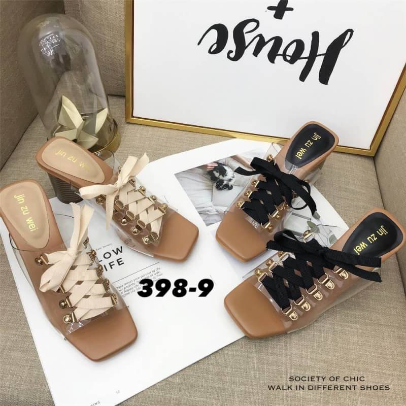 แบบขายดี พร้อมเสิร์ฟ!!! ต้อนรับซัมเมอร์กับรองเท้าลำลองแบบสวม ทรง maxi หน้าสวม pu ใส นิ่มไม่บาดเท้า หน้าร้อยเชือก ผูกปรับระดับได้ สูง 8 cm พื้นนิ่มใส่ง่าย เรียบ หรู ดูดี แมทกับชุดไหนก็สวย ใส่ได้ตลอด พร้อมเสิร์ฟความสวยก่อนใครที่นี่ที่เดียวค่ะ